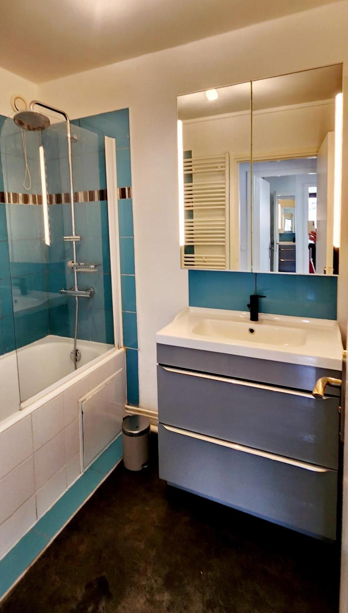 Village Faidherbe D'angle Moderne Paris